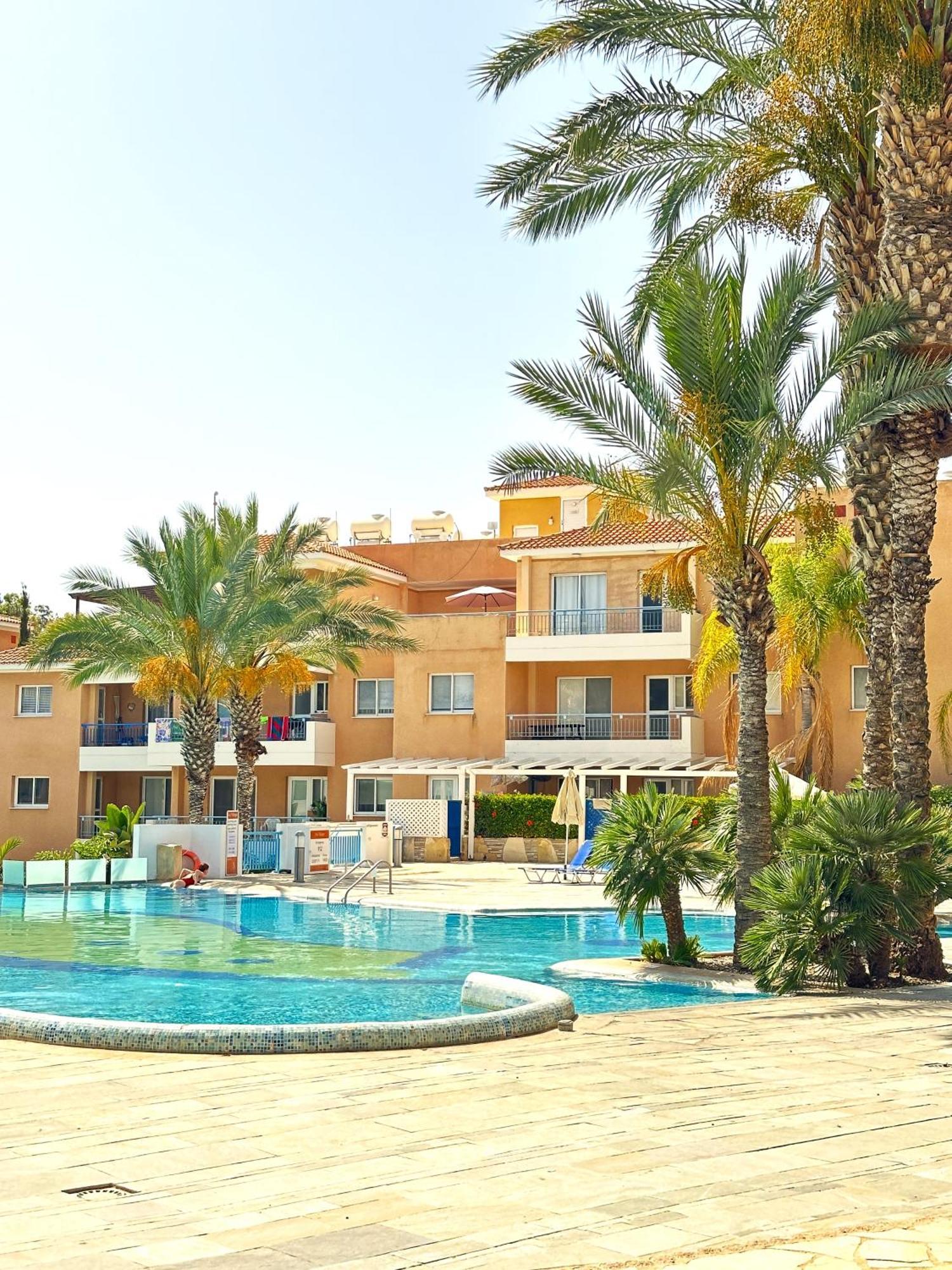 H&O Golden Sun Suite Paphos Ngoại thất bức ảnh
