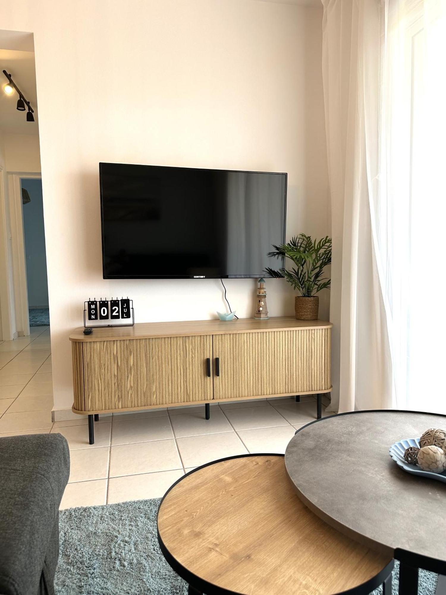 H&O Golden Sun Suite Paphos Ngoại thất bức ảnh
