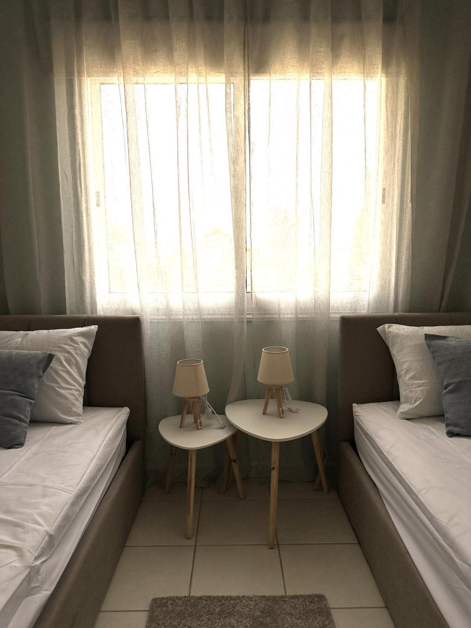 H&O Golden Sun Suite Paphos Ngoại thất bức ảnh