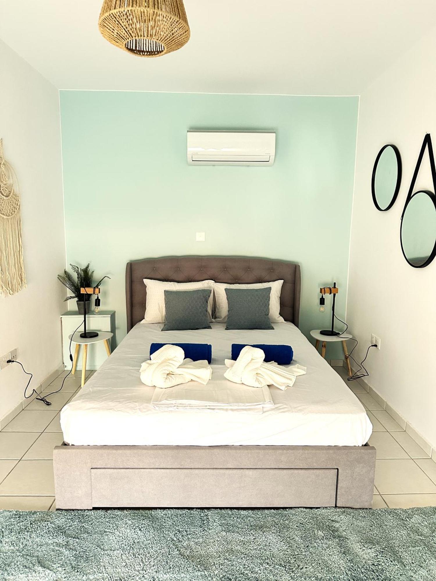 H&O Golden Sun Suite Paphos Ngoại thất bức ảnh